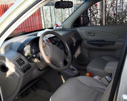 Бежевый Хендай Туксон, объемом двигателя 2.7 л и пробегом 165 тыс. км за 7500 $, фото 4 на Automoto.ua