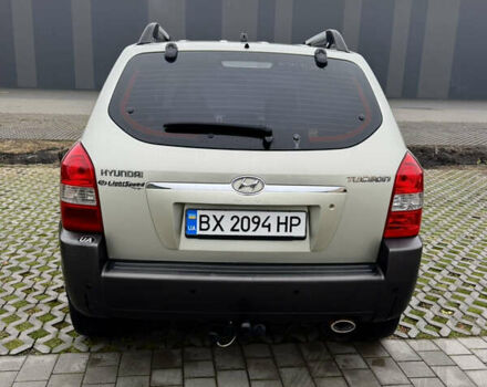 Бежевый Хендай Туксон, объемом двигателя 1.98 л и пробегом 248 тыс. км за 7500 $, фото 6 на Automoto.ua