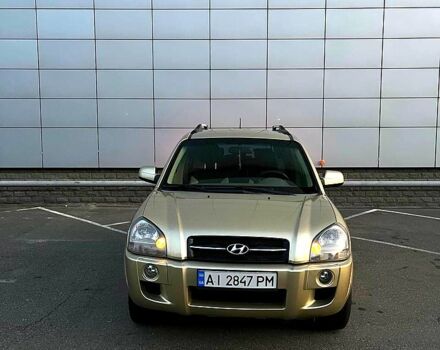 Бежевый Хендай Туксон, объемом двигателя 2 л и пробегом 200 тыс. км за 6500 $, фото 1 на Automoto.ua