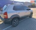 Бежевый Хендай Туксон, объемом двигателя 2 л и пробегом 304 тыс. км за 7500 $, фото 2 на Automoto.ua