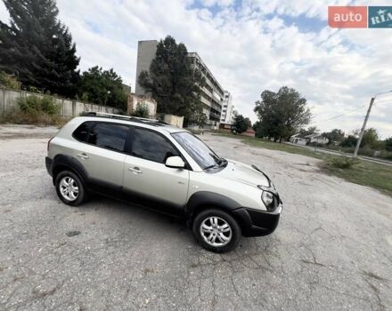 Бежевый Хендай Туксон, объемом двигателя 1.98 л и пробегом 158 тыс. км за 8500 $, фото 4 на Automoto.ua