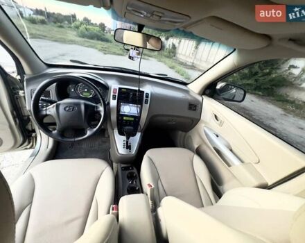 Бежевый Хендай Туксон, объемом двигателя 1.98 л и пробегом 158 тыс. км за 8500 $, фото 15 на Automoto.ua