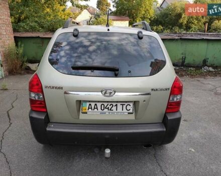 Бежевый Хендай Туксон, объемом двигателя 1.98 л и пробегом 264 тыс. км за 7500 $, фото 1 на Automoto.ua