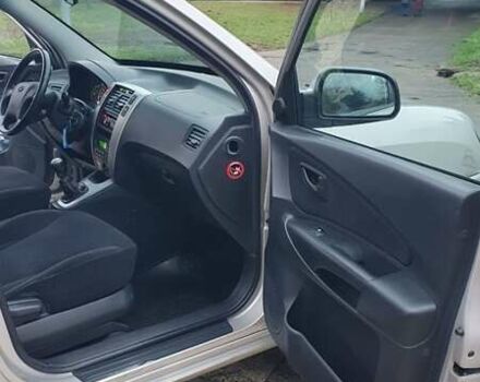 Бежевый Хендай Туксон, объемом двигателя 2 л и пробегом 254 тыс. км за 7700 $, фото 17 на Automoto.ua