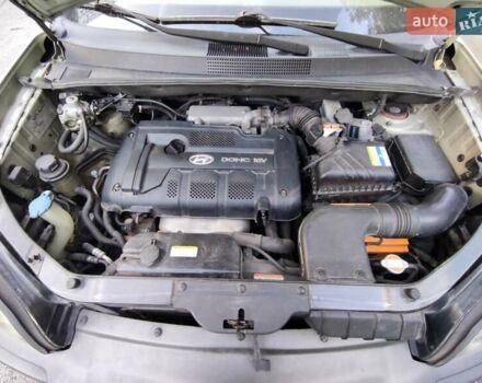 Бежевый Хендай Туксон, объемом двигателя 1.98 л и пробегом 264 тыс. км за 7500 $, фото 15 на Automoto.ua