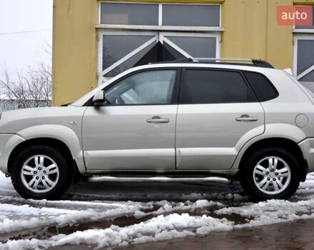 Бежевый Хендай Туксон, объемом двигателя 1.98 л и пробегом 257 тыс. км за 6500 $, фото 13 на Automoto.ua
