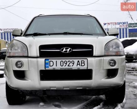 Бежевый Хендай Туксон, объемом двигателя 1.98 л и пробегом 257 тыс. км за 6500 $, фото 4 на Automoto.ua
