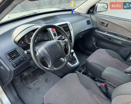 Бежевий Хендай Туксон, об'ємом двигуна 2 л та пробігом 256 тис. км за 8700 $, фото 13 на Automoto.ua