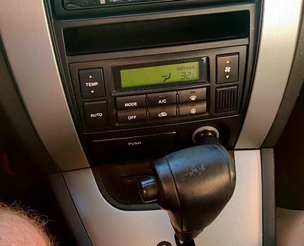 Бежевый Хендай Туксон, объемом двигателя 2 л и пробегом 285 тыс. км за 7300 $, фото 7 на Automoto.ua