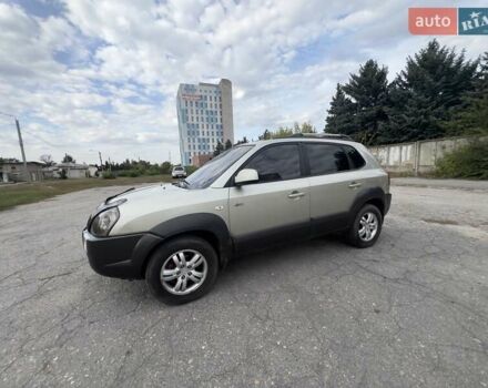 Бежевый Хендай Туксон, объемом двигателя 1.98 л и пробегом 158 тыс. км за 8500 $, фото 1 на Automoto.ua
