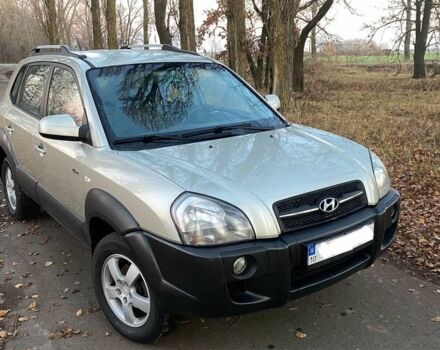 Бежевый Хендай Туксон, объемом двигателя 2 л и пробегом 344 тыс. км за 6200 $, фото 4 на Automoto.ua