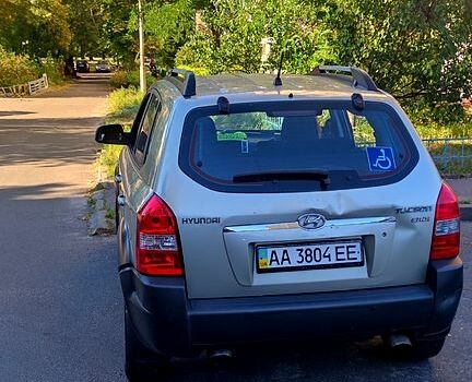 Бежевый Хендай Туксон, объемом двигателя 2 л и пробегом 285 тыс. км за 7300 $, фото 8 на Automoto.ua