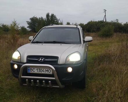 Бежевый Хендай Туксон, объемом двигателя 2 л и пробегом 205 тыс. км за 6850 $, фото 5 на Automoto.ua