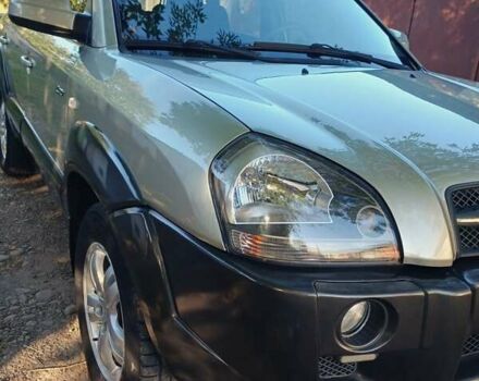 Бежевый Хендай Туксон, объемом двигателя 1.98 л и пробегом 260 тыс. км за 7200 $, фото 5 на Automoto.ua