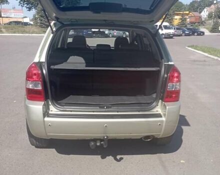 Бежевый Хендай Туксон, объемом двигателя 2 л и пробегом 184 тыс. км за 7800 $, фото 7 на Automoto.ua