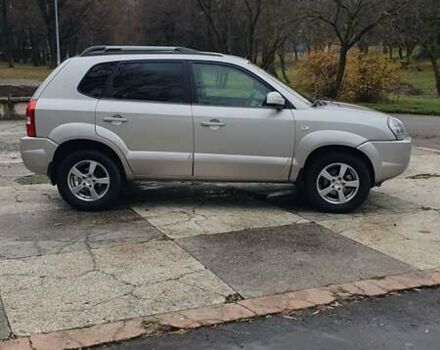 Бежевый Хендай Туксон, объемом двигателя 2 л и пробегом 254 тыс. км за 7700 $, фото 2 на Automoto.ua