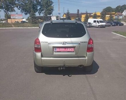 Бежевый Хендай Туксон, объемом двигателя 2 л и пробегом 184 тыс. км за 7800 $, фото 3 на Automoto.ua