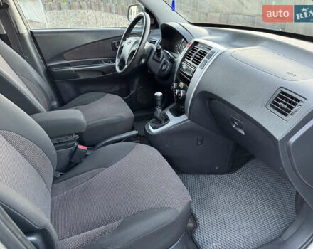 Бежевий Хендай Туксон, об'ємом двигуна 2 л та пробігом 256 тис. км за 8700 $, фото 16 на Automoto.ua