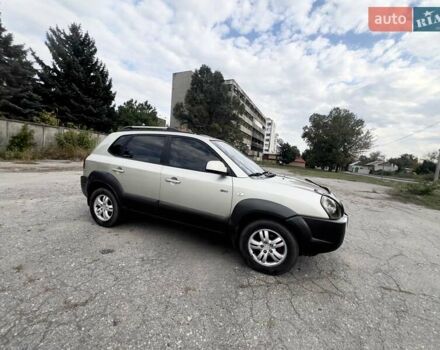 Бежевый Хендай Туксон, объемом двигателя 1.98 л и пробегом 158 тыс. км за 8500 $, фото 2 на Automoto.ua