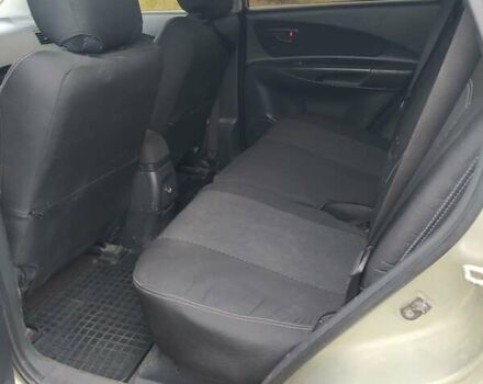 Бежевый Хендай Туксон, объемом двигателя 2 л и пробегом 205 тыс. км за 6850 $, фото 2 на Automoto.ua