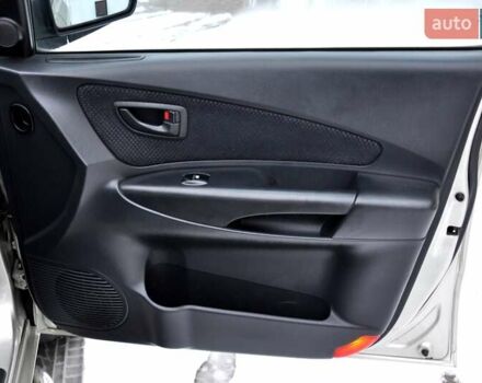 Бежевый Хендай Туксон, объемом двигателя 1.98 л и пробегом 257 тыс. км за 6500 $, фото 23 на Automoto.ua