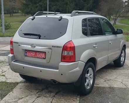Бежевый Хендай Туксон, объемом двигателя 2 л и пробегом 254 тыс. км за 7700 $, фото 5 на Automoto.ua