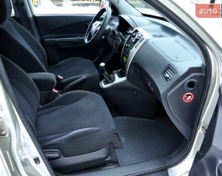 Бежевый Хендай Туксон, объемом двигателя 1.98 л и пробегом 257 тыс. км за 6500 $, фото 24 на Automoto.ua