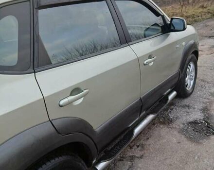 Бежевий Хендай Туксон, об'ємом двигуна 2 л та пробігом 310 тис. км за 8000 $, фото 2 на Automoto.ua