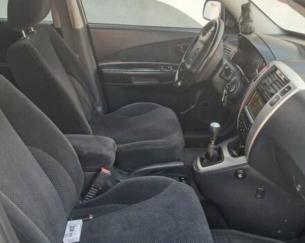 Бежевий Хендай Туксон, об'ємом двигуна 1.98 л та пробігом 202 тис. км за 7300 $, фото 6 на Automoto.ua