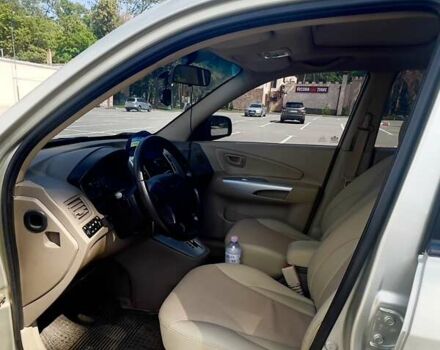 Бежевый Хендай Туксон, объемом двигателя 1.98 л и пробегом 158 тыс. км за 8500 $, фото 6 на Automoto.ua