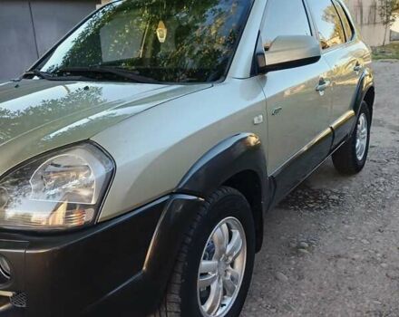 Бежевый Хендай Туксон, объемом двигателя 1.98 л и пробегом 260 тыс. км за 7200 $, фото 9 на Automoto.ua