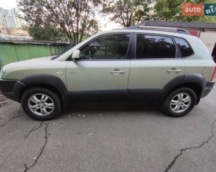 Бежевый Хендай Туксон, объемом двигателя 1.98 л и пробегом 264 тыс. км за 7500 $, фото 3 на Automoto.ua