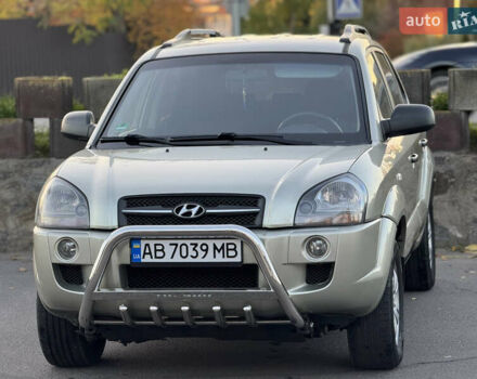 Бежевий Хендай Туксон, об'ємом двигуна 2 л та пробігом 256 тис. км за 8700 $, фото 2 на Automoto.ua