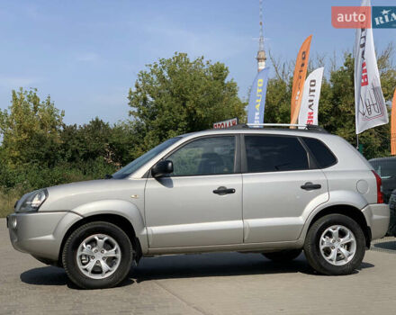 Бежевий Хендай Туксон, об'ємом двигуна 2 л та пробігом 196 тис. км за 7955 $, фото 12 на Automoto.ua