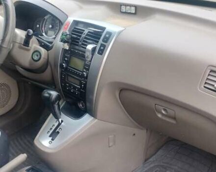 Бежевий Хендай Туксон, об'ємом двигуна 1.98 л та пробігом 292 тис. км за 9000 $, фото 9 на Automoto.ua