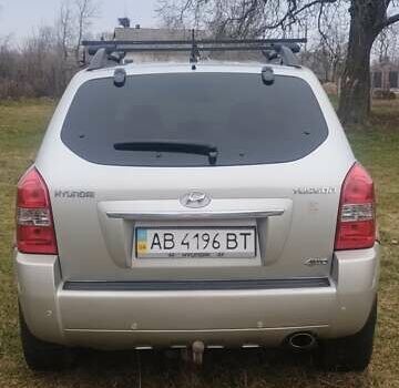 Бежевий Хендай Туксон, об'ємом двигуна 1.98 л та пробігом 292 тис. км за 9000 $, фото 13 на Automoto.ua