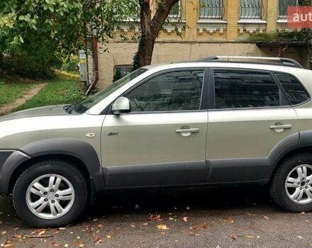 Бежевый Хендай Туксон, объемом двигателя 1.98 л и пробегом 215 тыс. км за 8200 $, фото 2 на Automoto.ua