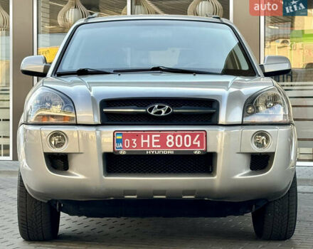 Бежевий Хендай Туксон, об'ємом двигуна 2 л та пробігом 150 тис. км за 8550 $, фото 6 на Automoto.ua