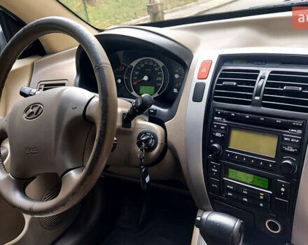 Бежевый Хендай Туксон, объемом двигателя 1.98 л и пробегом 215 тыс. км за 8200 $, фото 6 на Automoto.ua