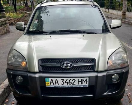 Бежевый Хендай Туксон, объемом двигателя 1.98 л и пробегом 215 тыс. км за 8200 $, фото 1 на Automoto.ua