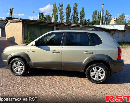 Бежевый Хендай Туксон, объемом двигателя 2 л и пробегом 192 тыс. км за 5950 $, фото 2 на Automoto.ua
