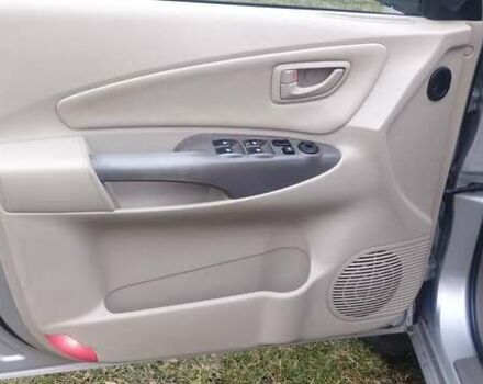 Бежевий Хендай Туксон, об'ємом двигуна 1.98 л та пробігом 292 тис. км за 9000 $, фото 15 на Automoto.ua