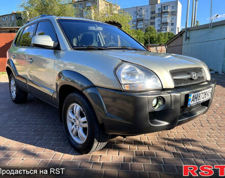 Бежевый Хендай Туксон, объемом двигателя 2 л и пробегом 192 тыс. км за 5950 $, фото 4 на Automoto.ua