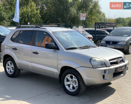 Бежевий Хендай Туксон, об'ємом двигуна 2 л та пробігом 196 тис. км за 7955 $, фото 7 на Automoto.ua