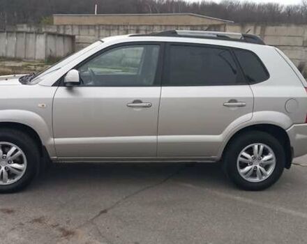 Бежевый Хендай Туксон, объемом двигателя 2 л и пробегом 171 тыс. км за 8750 $, фото 8 на Automoto.ua