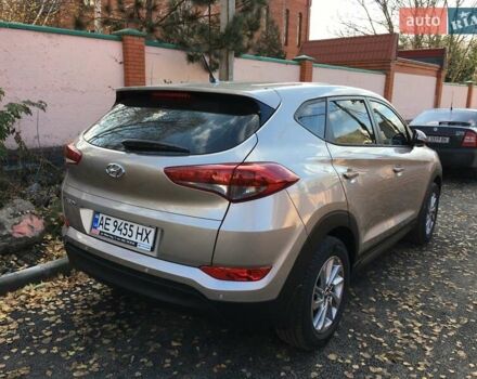 Бежевый Хендай Туксон, объемом двигателя 2 л и пробегом 103 тыс. км за 18900 $, фото 2 на Automoto.ua