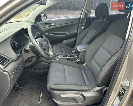 Бежевий Хендай Туксон, об'ємом двигуна 1.59 л та пробігом 170 тис. км за 16500 $, фото 17 на Automoto.ua