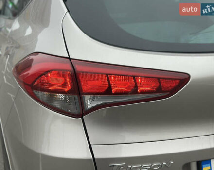 Бежевый Хендай Туксон, объемом двигателя 2 л и пробегом 101 тыс. км за 20700 $, фото 22 на Automoto.ua