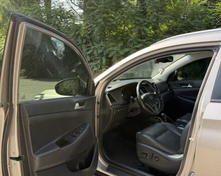 Бежевый Хендай Туксон, объемом двигателя 2 л и пробегом 89 тыс. км за 17999 $, фото 5 на Automoto.ua