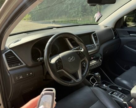 Бежевый Хендай Туксон, объемом двигателя 2 л и пробегом 89 тыс. км за 17999 $, фото 4 на Automoto.ua